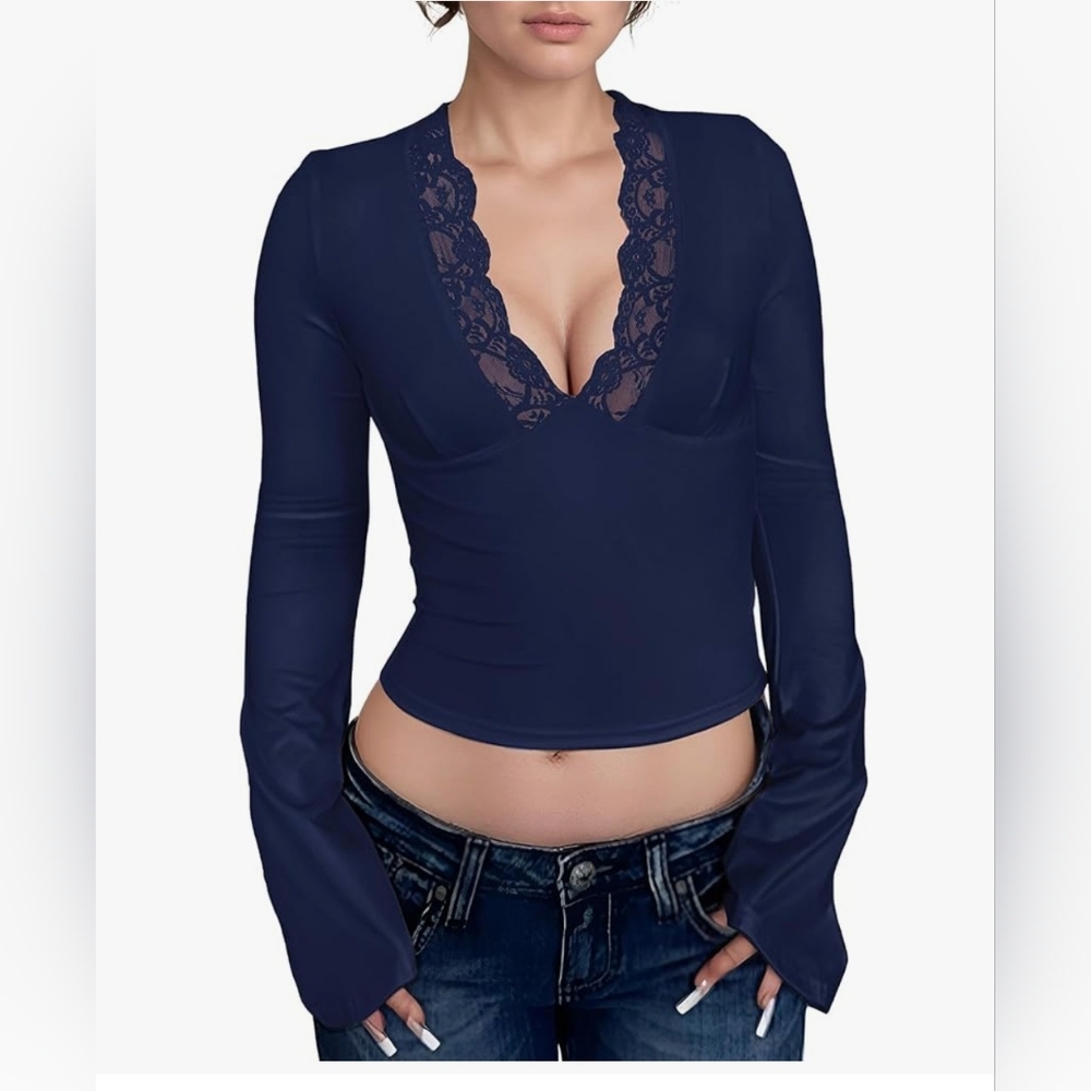 NWT Navy Lace V-Neck Crop Top L Large